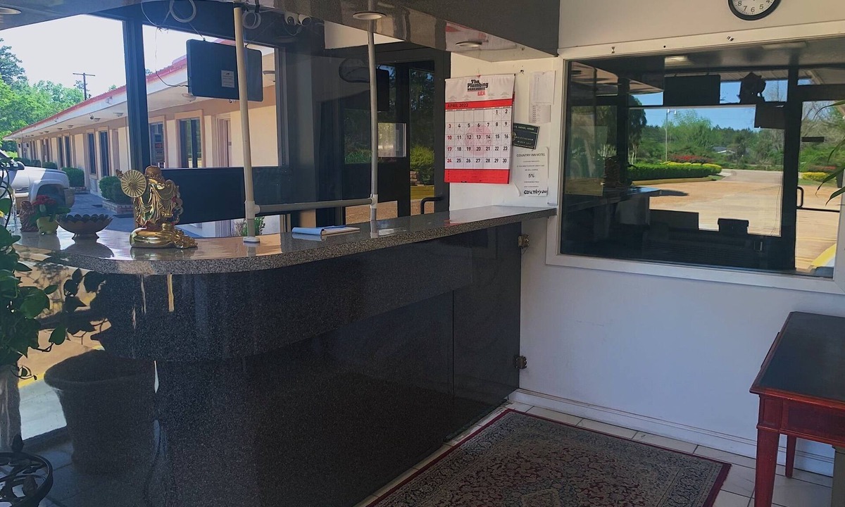 Oakdale Hotel | Country Inn Motel