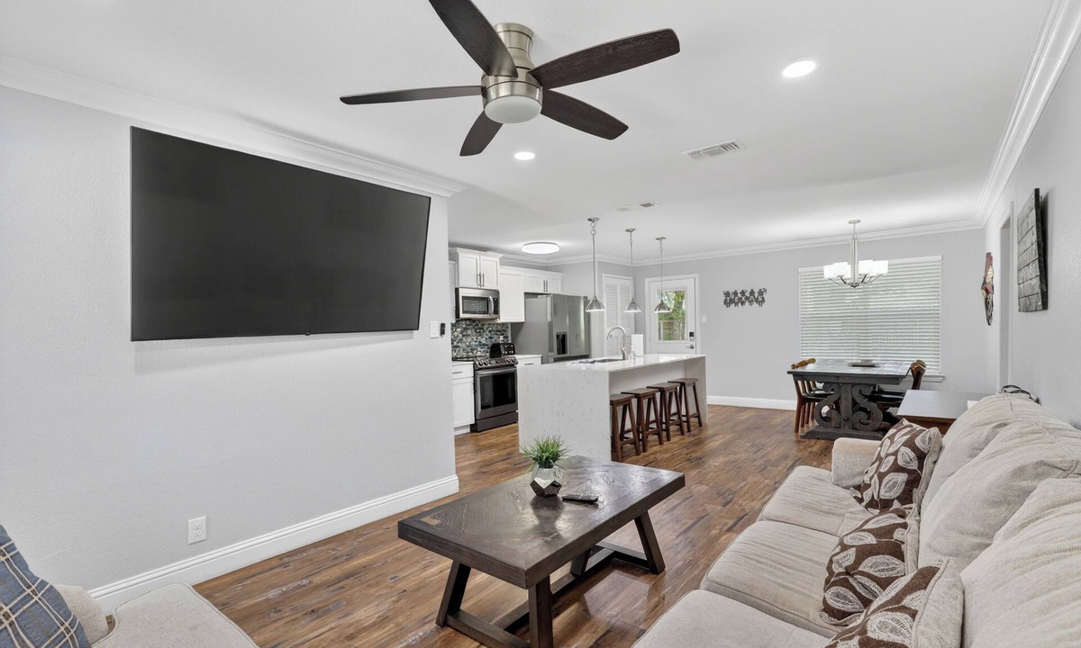 Arlington House | Cowboy Retreat- Massage Chair, Cowboy Pool, Playground, Fire Pit, FIFA World Cup