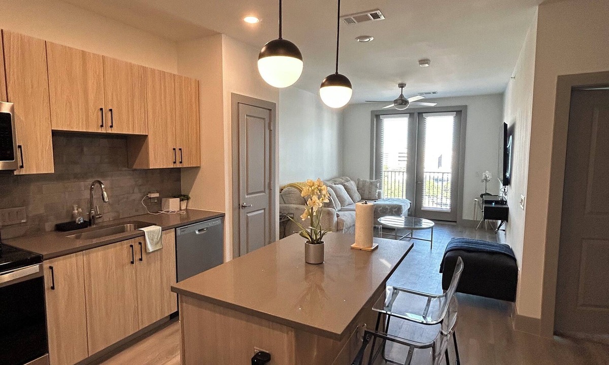 Vickery Meadow Apartment | Cozy 1 bedroom apartment with nice Gym & Pool Dallas