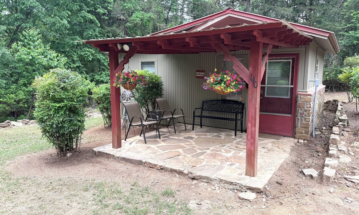 Waveland Cabin | Cozy 1-bedroom cabin in New Blaine within walking distance to Shoal Bay