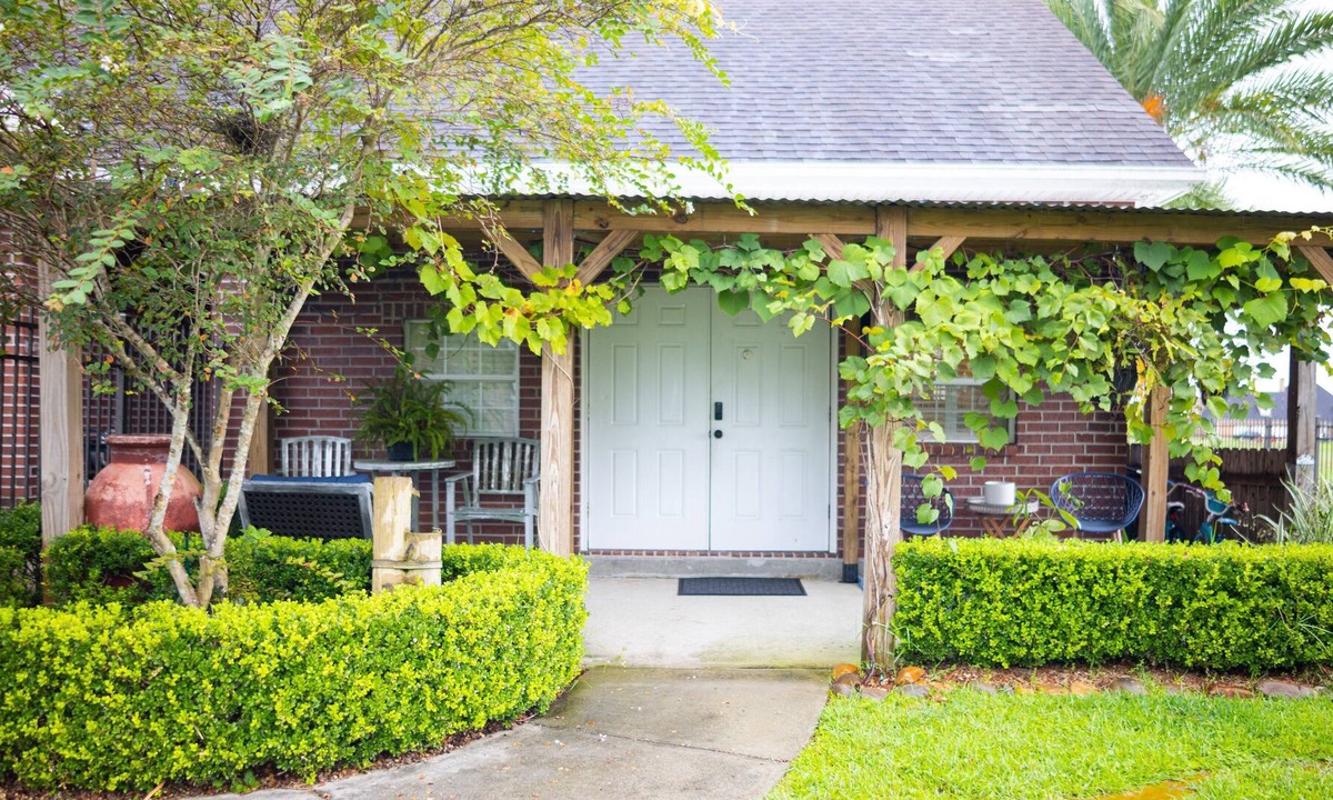Harvey House | Cozy 1-bedroom guest suite in the safest subdivision! 15min from New Orleans