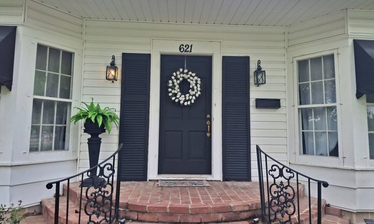 Ada House | Cozy 2-bedroom house in quaint Ada. Perfect for traveling workers.