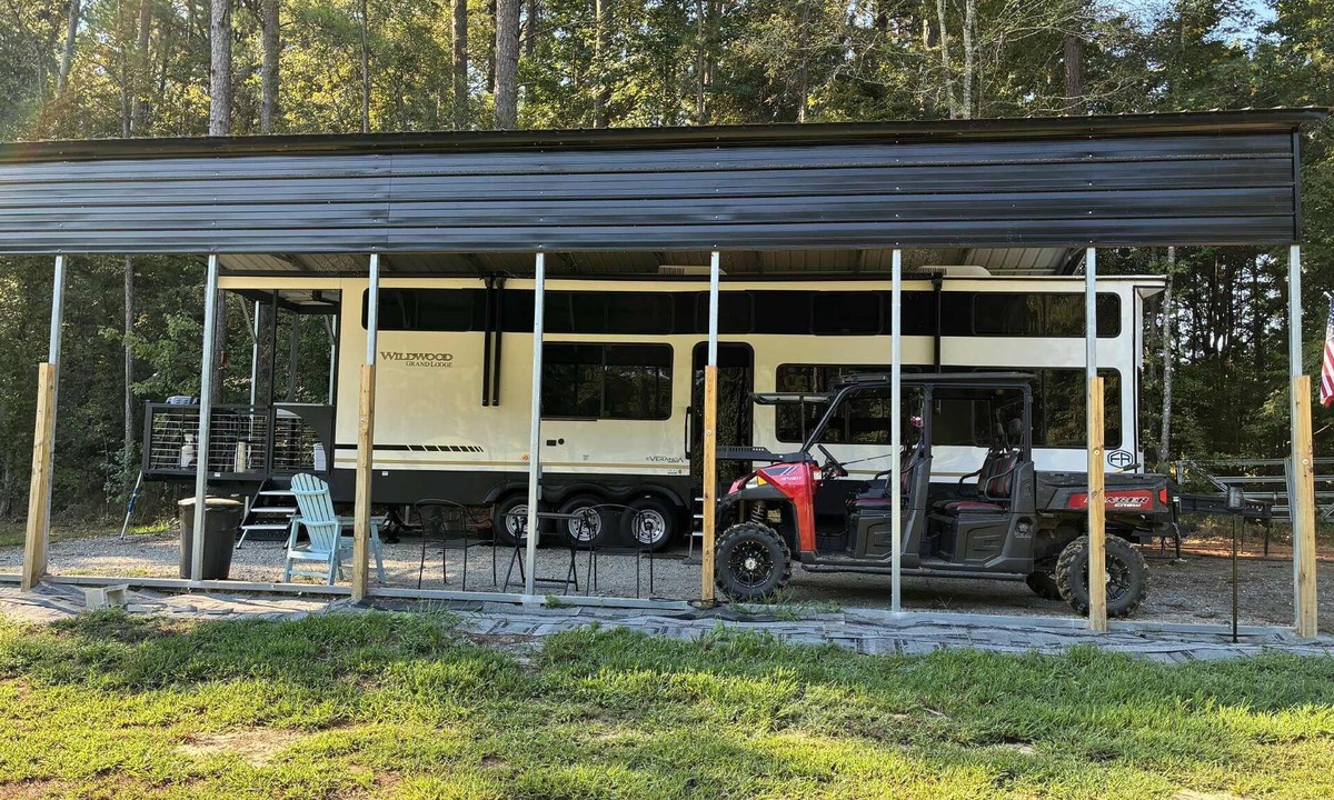 Farmerville House | Cozy 2-bedroom RV in charming Farmerville 2 miles to boat ramp on DArbonne Lake