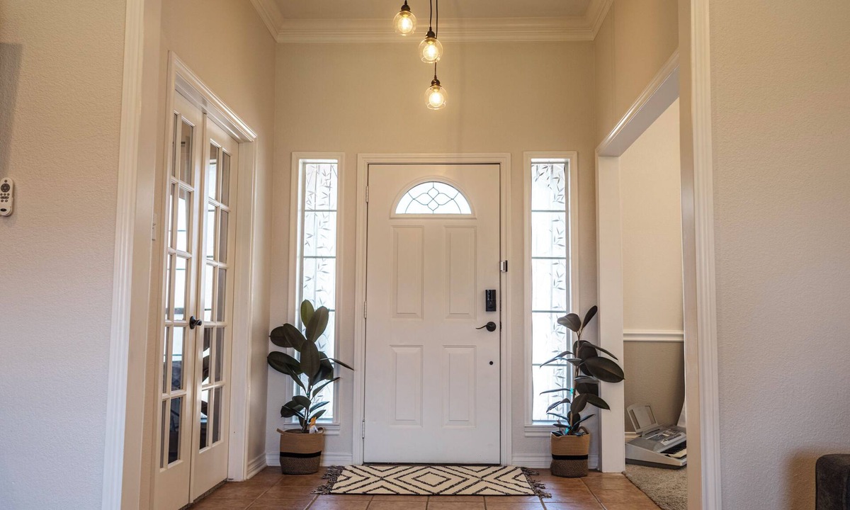 Keller House | Cozy 4 bedroom Home