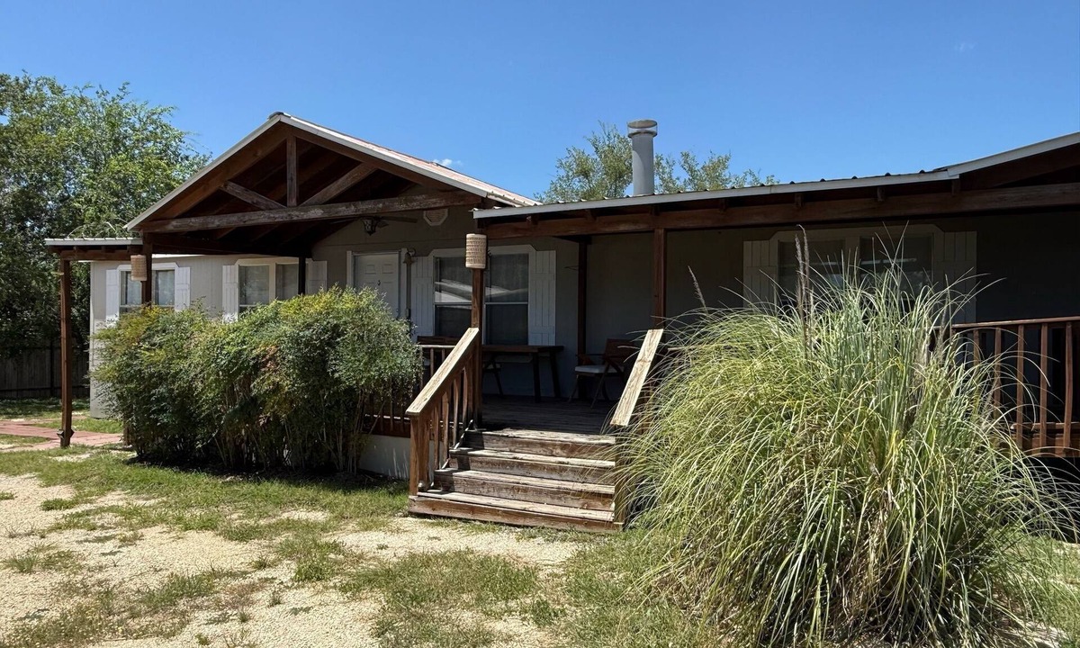 Camp Wood House | Cozy 4-bedroom mobile home in fabulous Camp Wood with AC