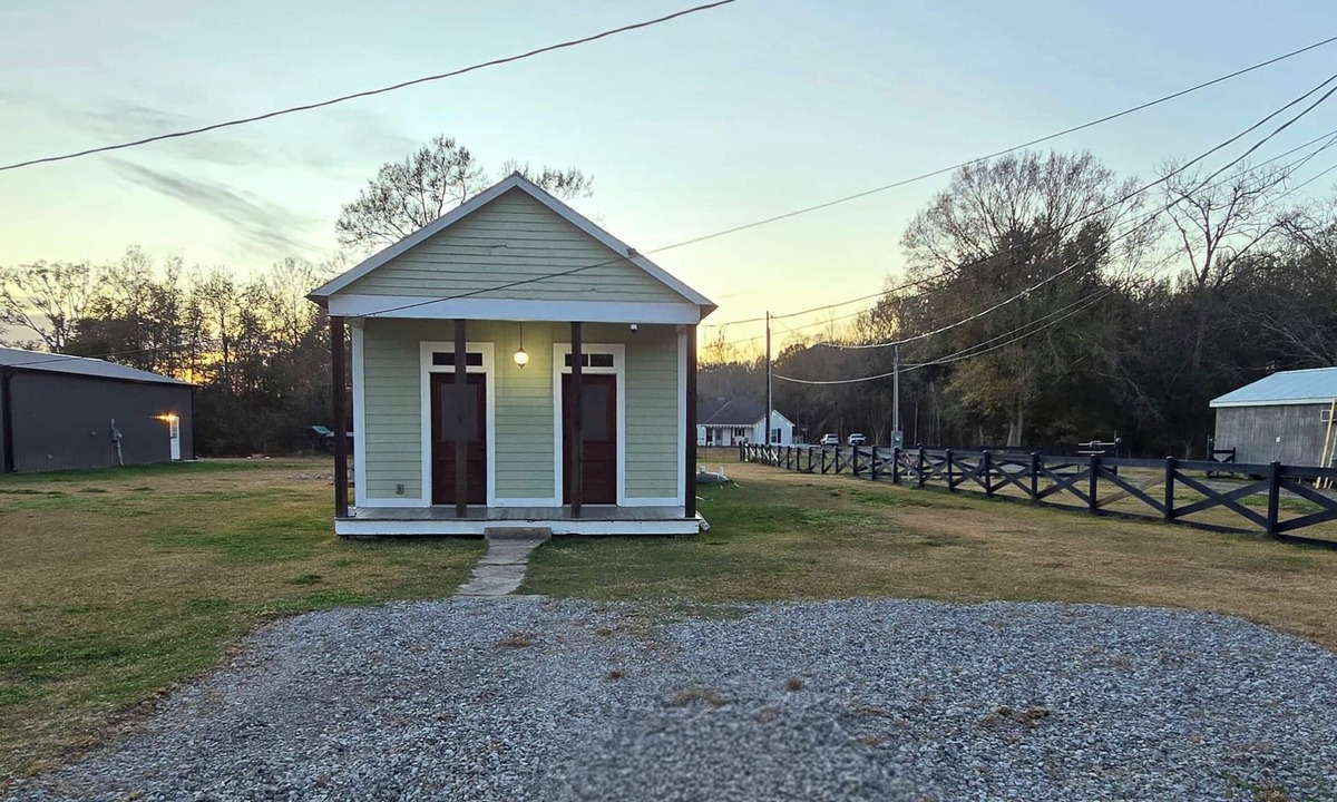 Supreme House | Cozy and Clean Bayou Retreat on Highway 1 near Many Louisiana Attractions