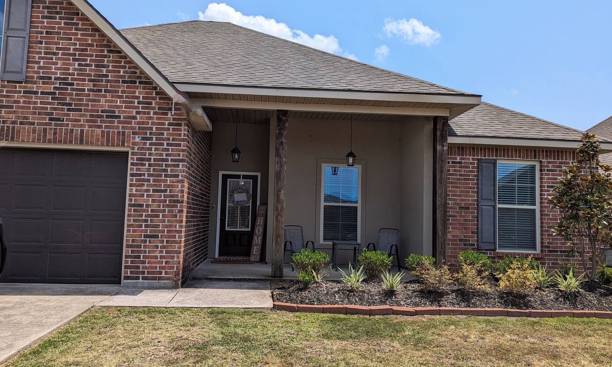 Lake Charles House | Cozy and Modern Home located in a New Secluded Subdivision