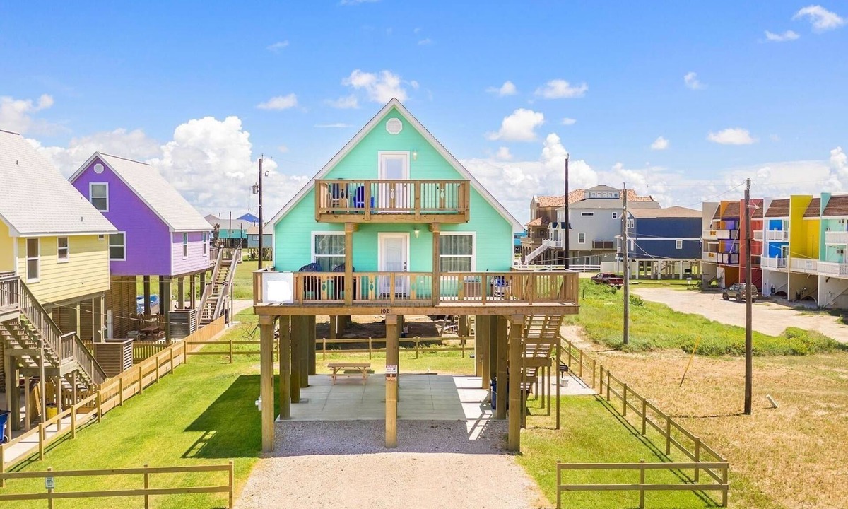 Surfside Beach House | Cozy Beach House w Ocean Views on 2nd row
