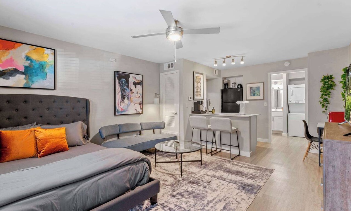 Allandale Apartment | Cozy chic studio close to Downtown and Domain
