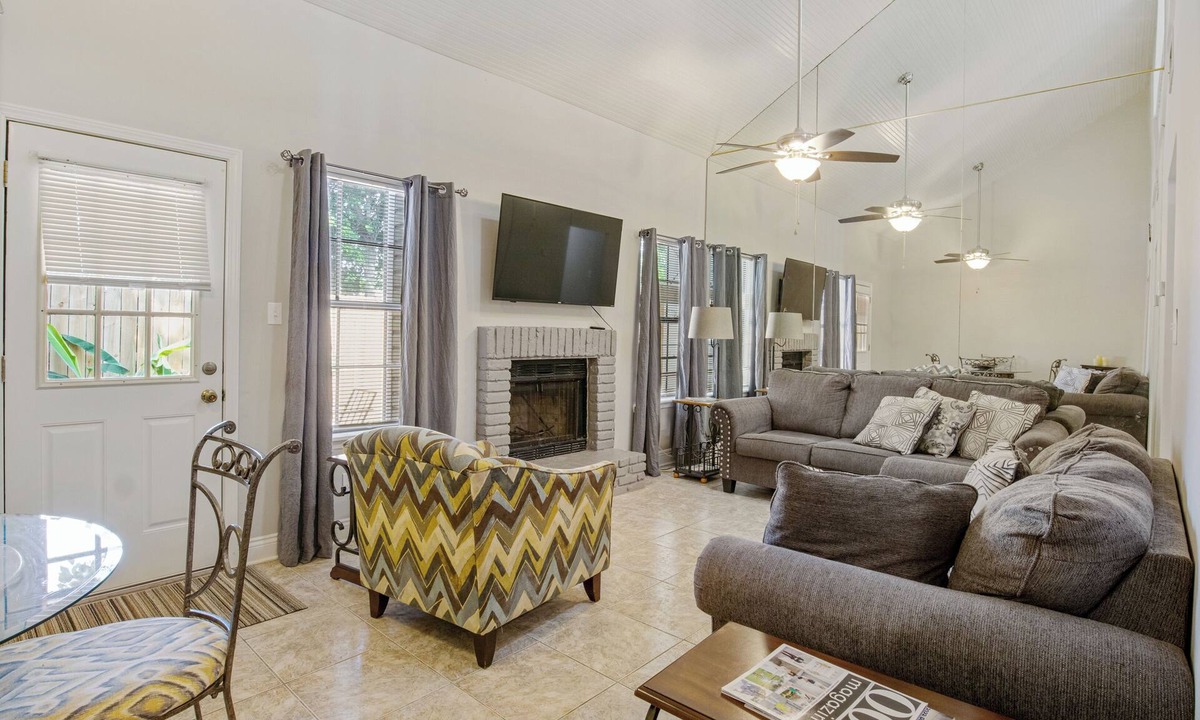 Lafayette House | Cozy Clean Updated Townhome, Central located!