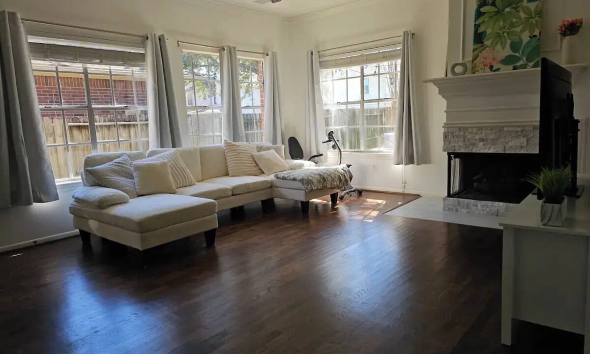 Clear Lake House | Cozy home in Clear Lake Near NASA and hospitals