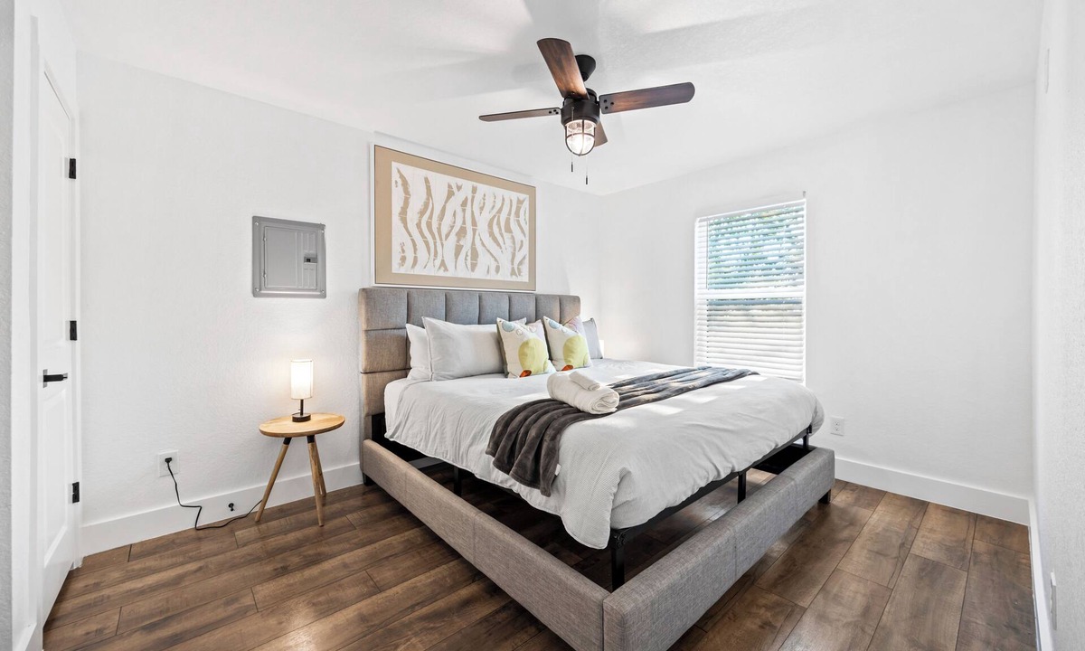 Southside Cottage | Cozy Modern 1BR Casita Near Lackland & SeaWorld - Pet Friendly