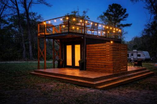 Fluker House | Cozy Rooftop Container with Hot Tub - 15 min from Franklinton & 19 mins to the Bogue Chitto State Park