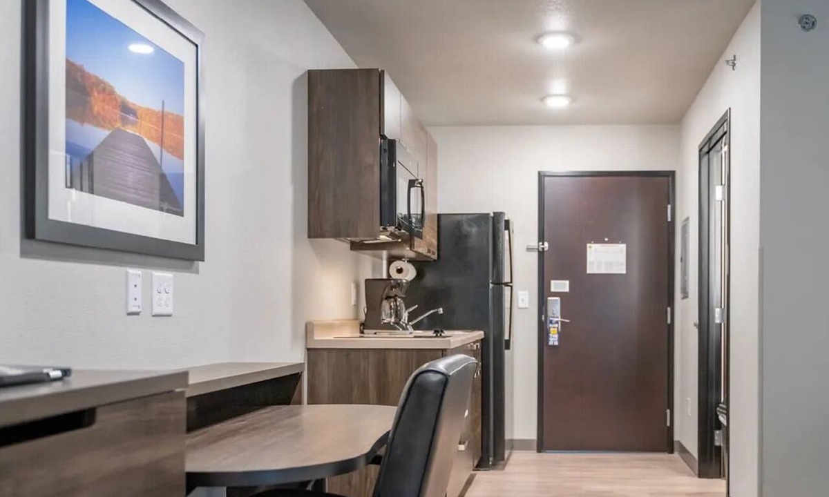 Rogers Hotel | Cozy Room w/Kitchen, Pet-Friendly – 5 Mins to Coler Mountain Bike Preserve