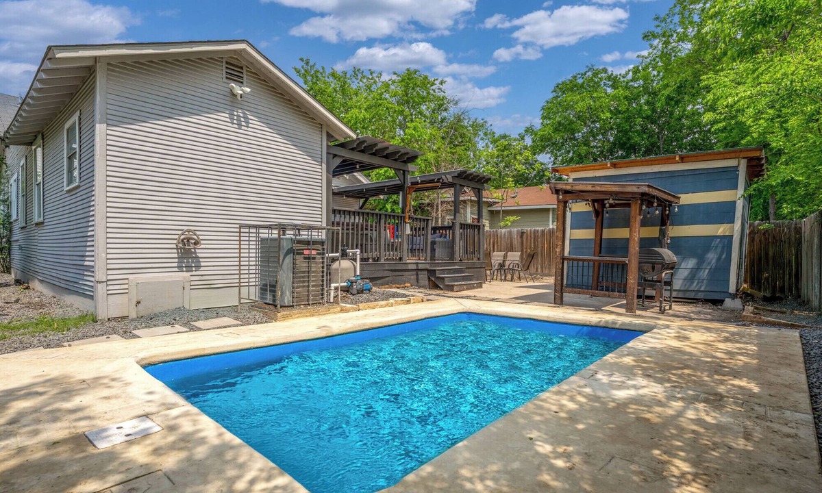 Denver Heights House | Cozy SA Home W/Pool & Hot Tub! Minutes to Downtown, Alamo Dome, &Frost Center