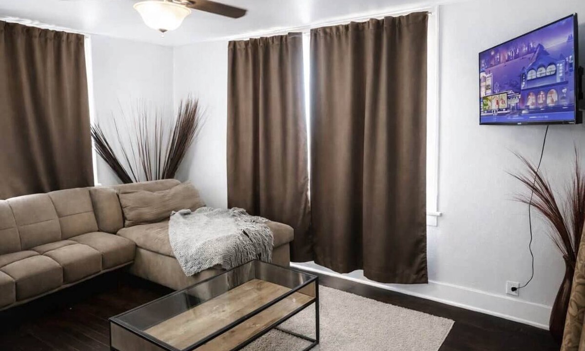 Highland Historic District House | Cozy Upstairs Suite in Historic Neighborhood