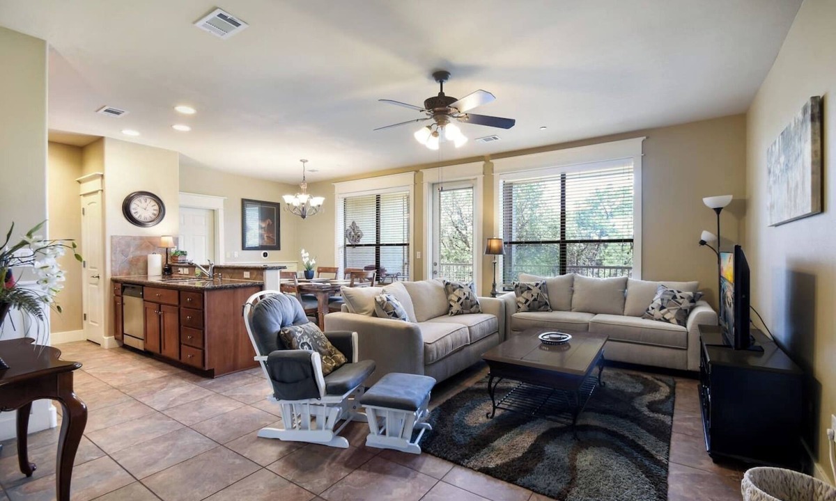 Leander Condo | Cozy Villa in the Hollows - Beach Club/Pools