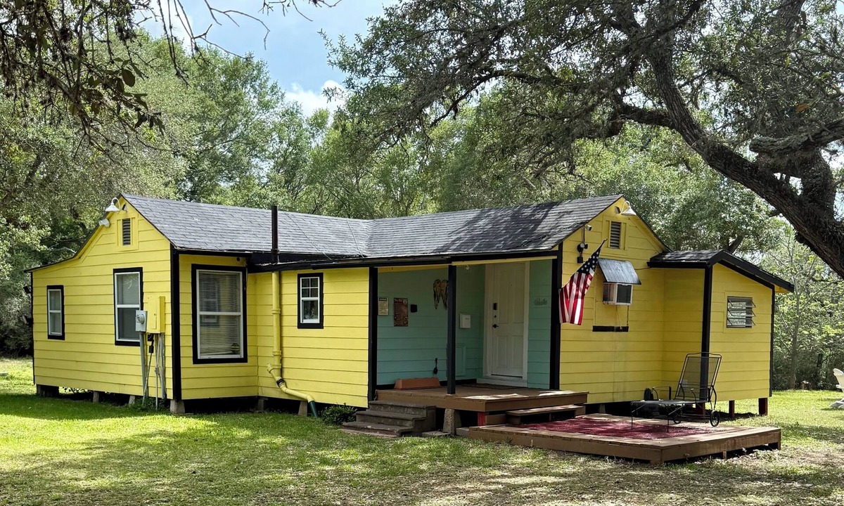 Elmaton Cabin | Cozy Waterfront Cabin Minutes from the Beach
