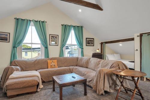 South 7th Ward Bed & Breakfast | Creole retreat near Frenchmen w patio