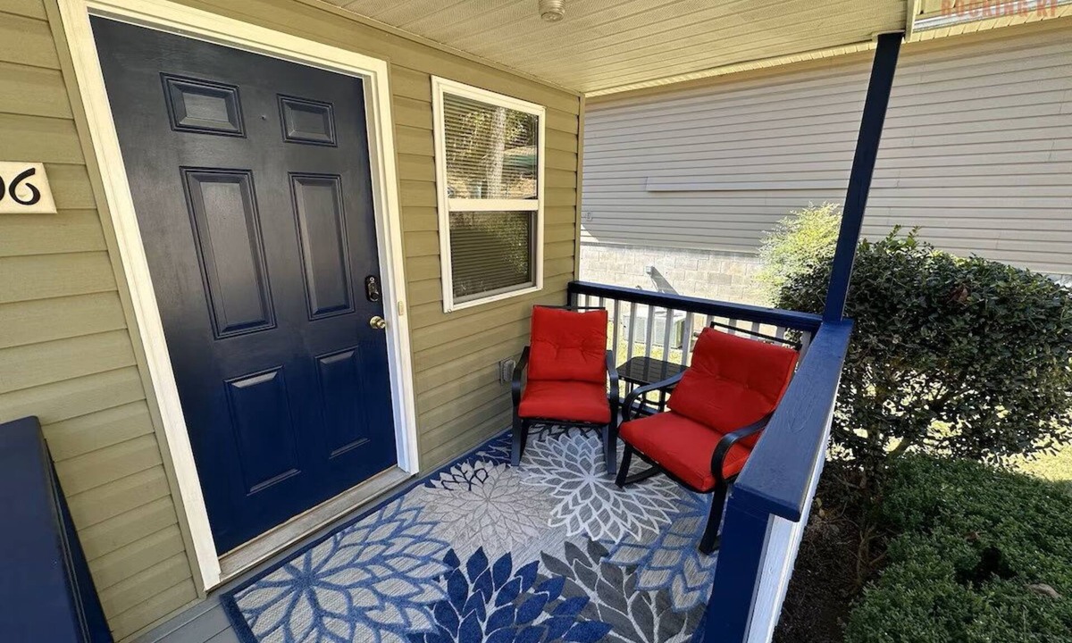 Hot Springs House | Cute 3 bedroom, 1 bath home less than 5 minutes from downtown.