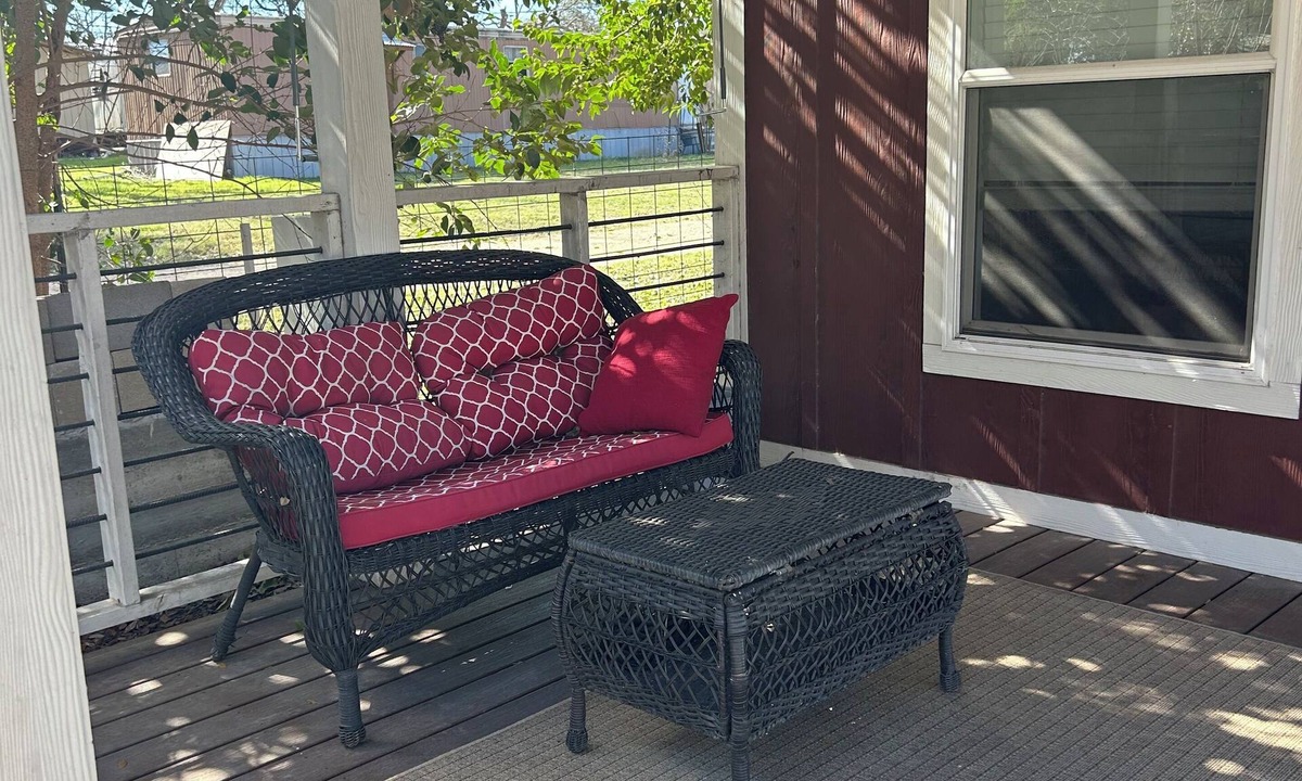 San Marcos Cottage | Cute Red 1-bedroom cottage in San Marcos. Dog friendly. Room Service