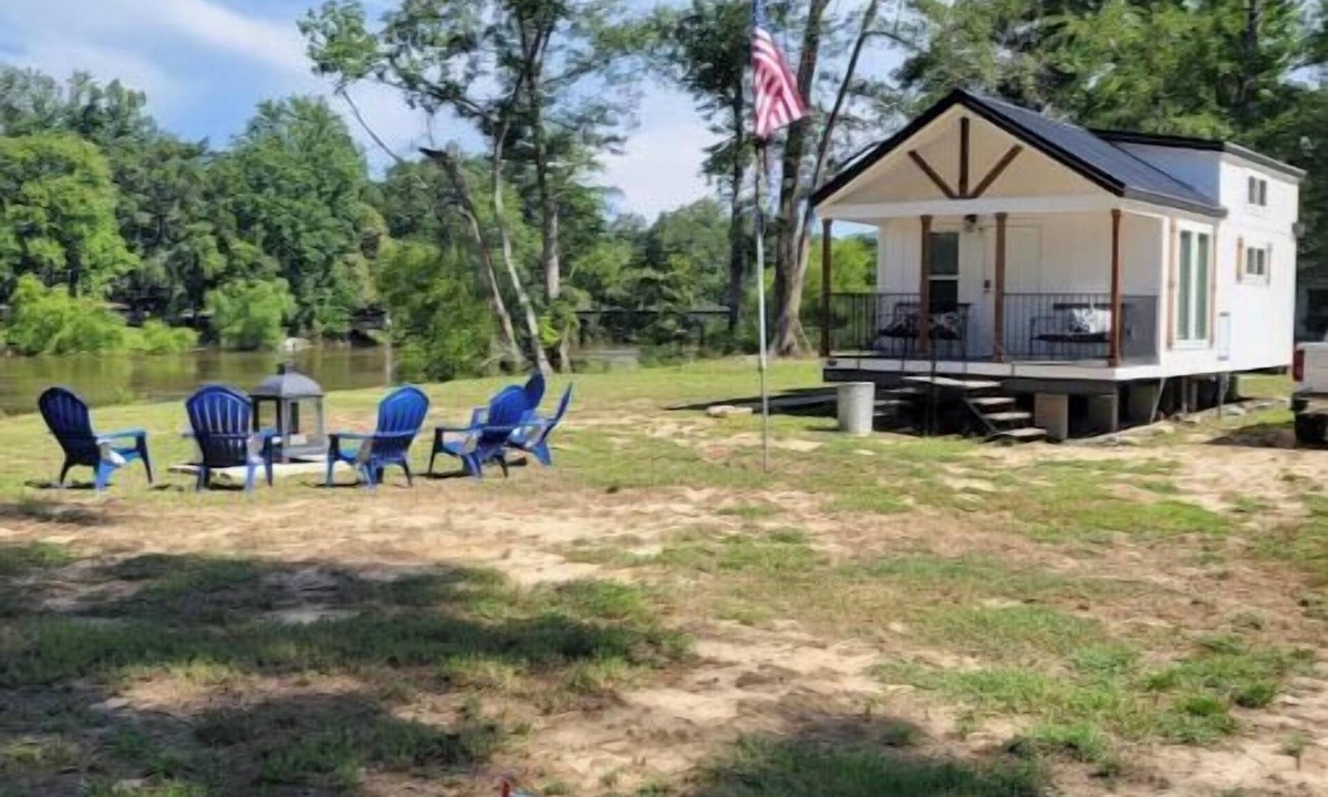 Fred House | Cute Tiny Home on the River