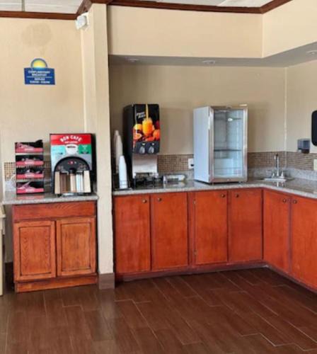 San Antonio Hotel | Days Inn by Wyndham San Antonio Splashtown/ATT Center