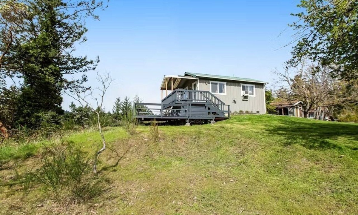 Deer Harbor Apartment | Deer Harbor Cottage on the Bluff