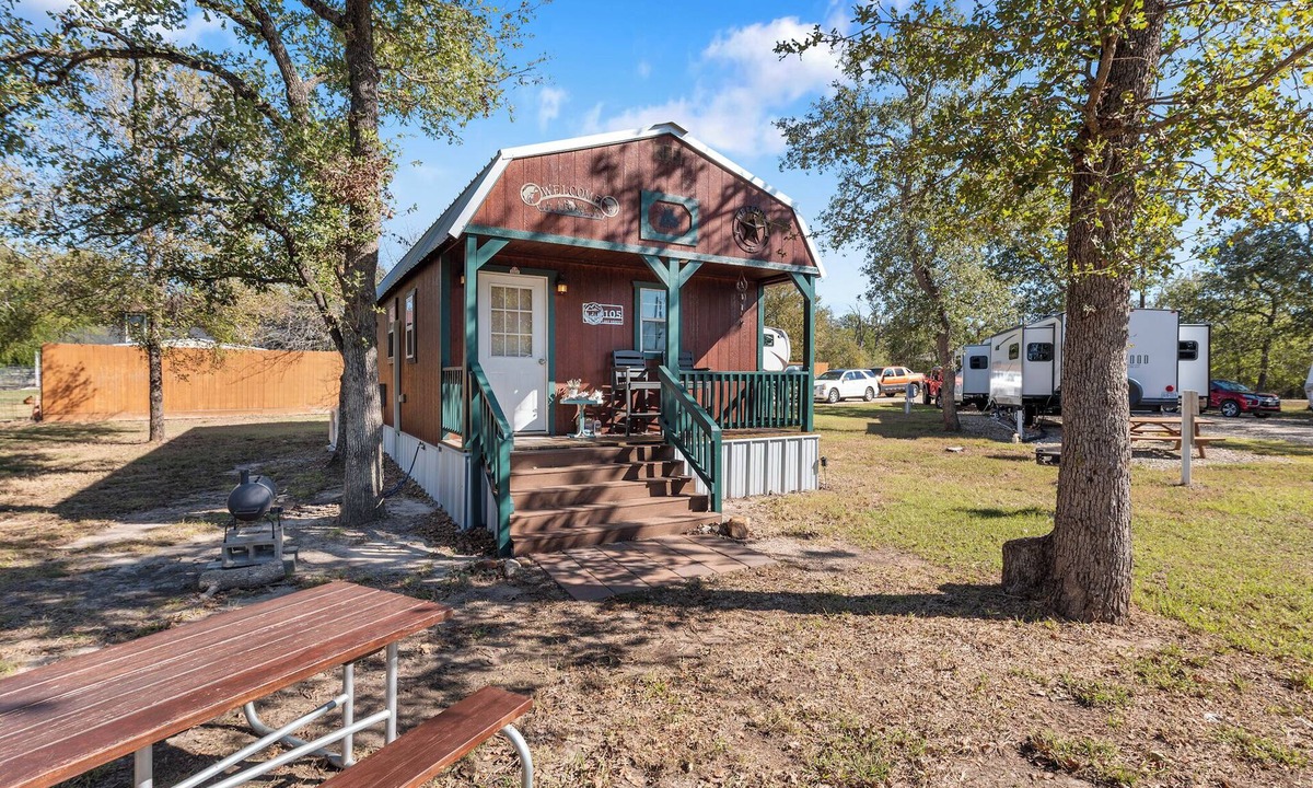 Somerville Cabin | Deer Trail Cabin sleeps 6 people