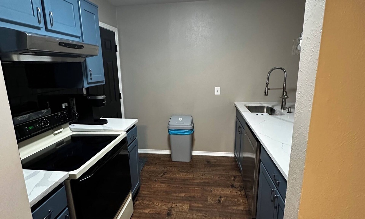 Duncanville House | Delightful 2-bedroom townhome with AC in Duncanville. Close to Downtown Dallas!