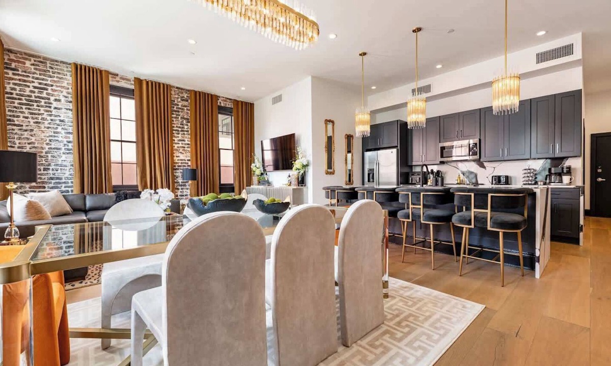 Central Business District Apartment | Designer Inspired 4BR | The Praline | Hotel