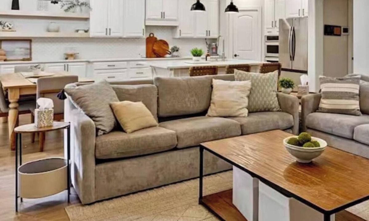 Irving House | DFW Retreat w Pool 5 Min to Airport Sleeps 6