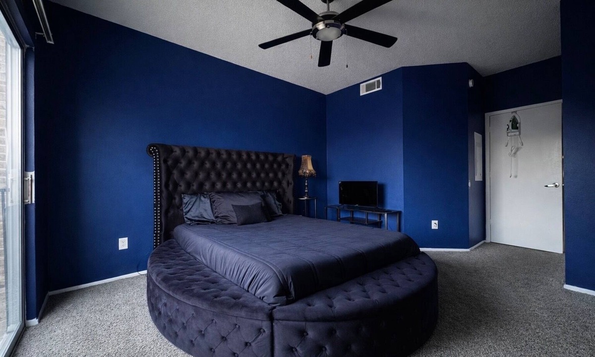 Bedford House | DFW Townhome w/Garage access 15 min from airport
