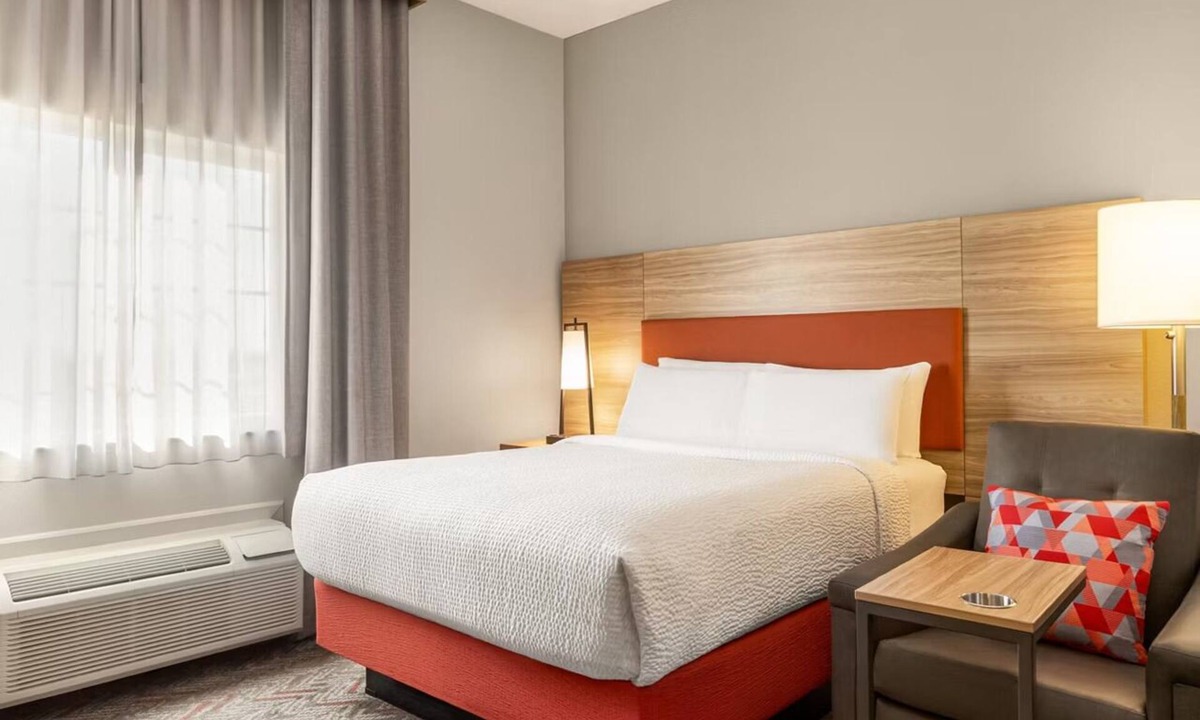 North San Antonio - SAT Hotel | Discover Comfort & Convenience in a Room Near Market Square - 4.9 miles