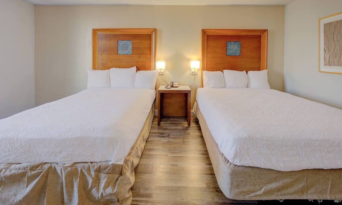 Duncanville Hotel | Discover Duncanville Charm from a Comfortable 4-Room Stay w/Free Parking