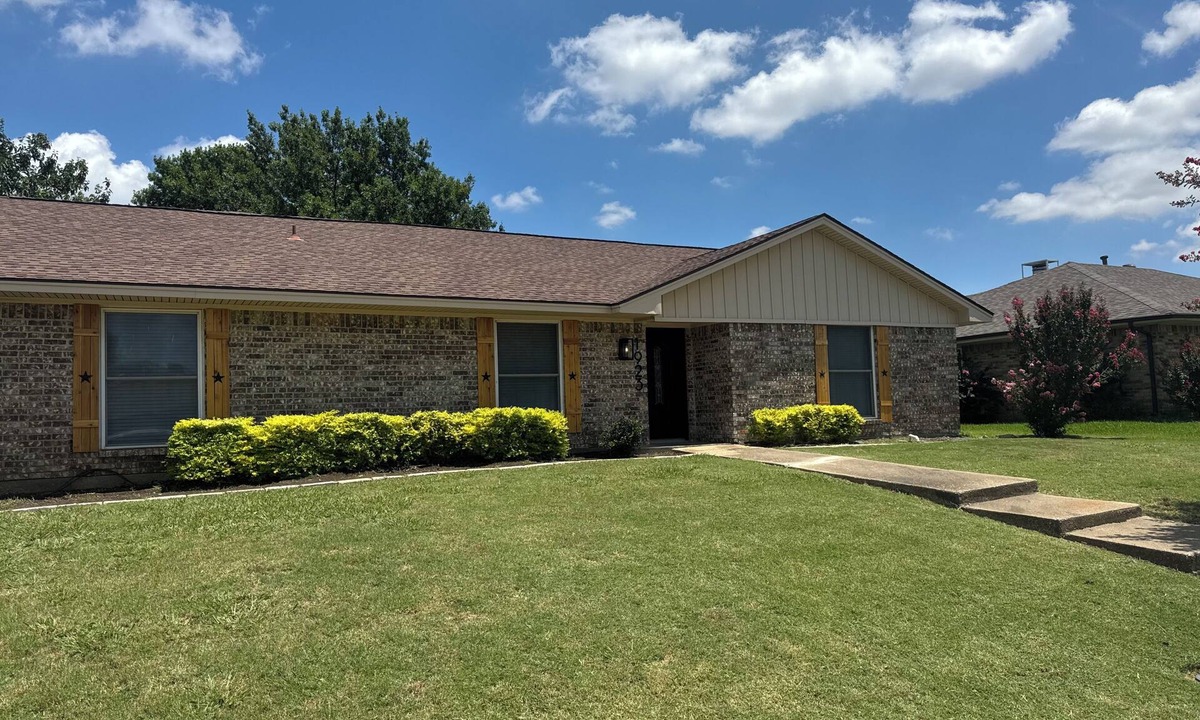 Lewisville House | Dive In! The Poolside Escape with a Hot Tub, Grill, Game Room & Good Times.