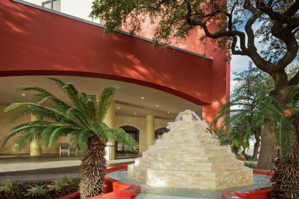 San Antonio Hotel | DoubleTree by Hilton San Antonio Downtown