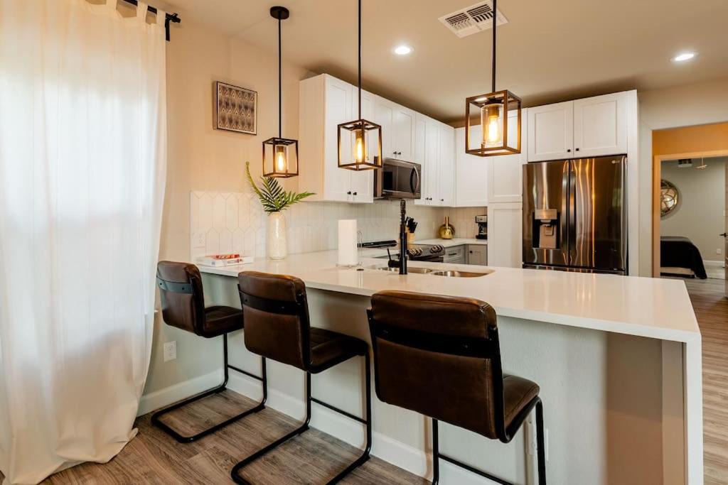 Near East Side House | Downtown Area Modern Cozy House with King Bed