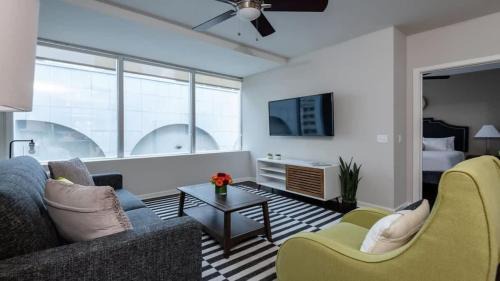 Downtown Dallas Apartment | Downtown Dallas CozySuites with gym #2