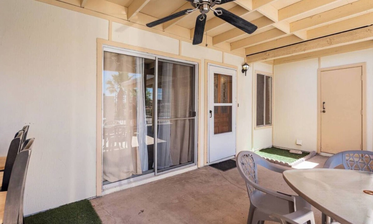 Laughlin House | Downtown Laughlin, Steps to the Casinos & River, Pet Friendly Monthly rental