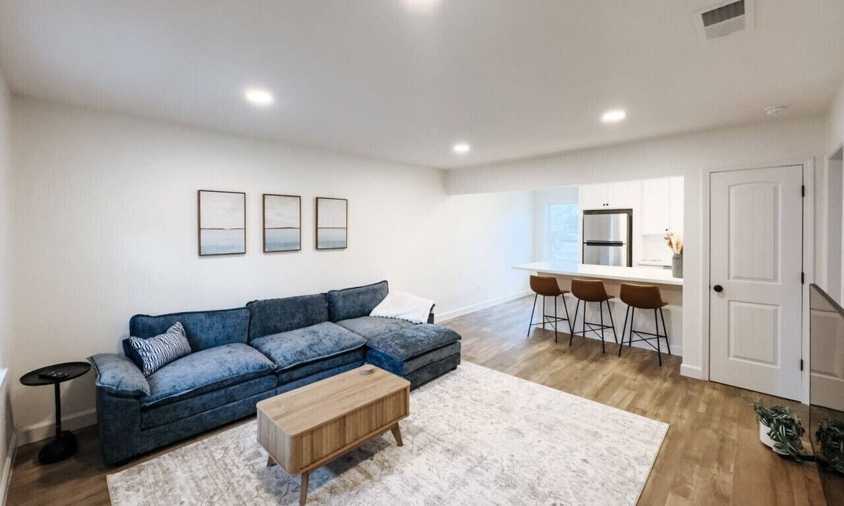 Biloxi Condo | Downtown Ocean Springs: Pool & Beach