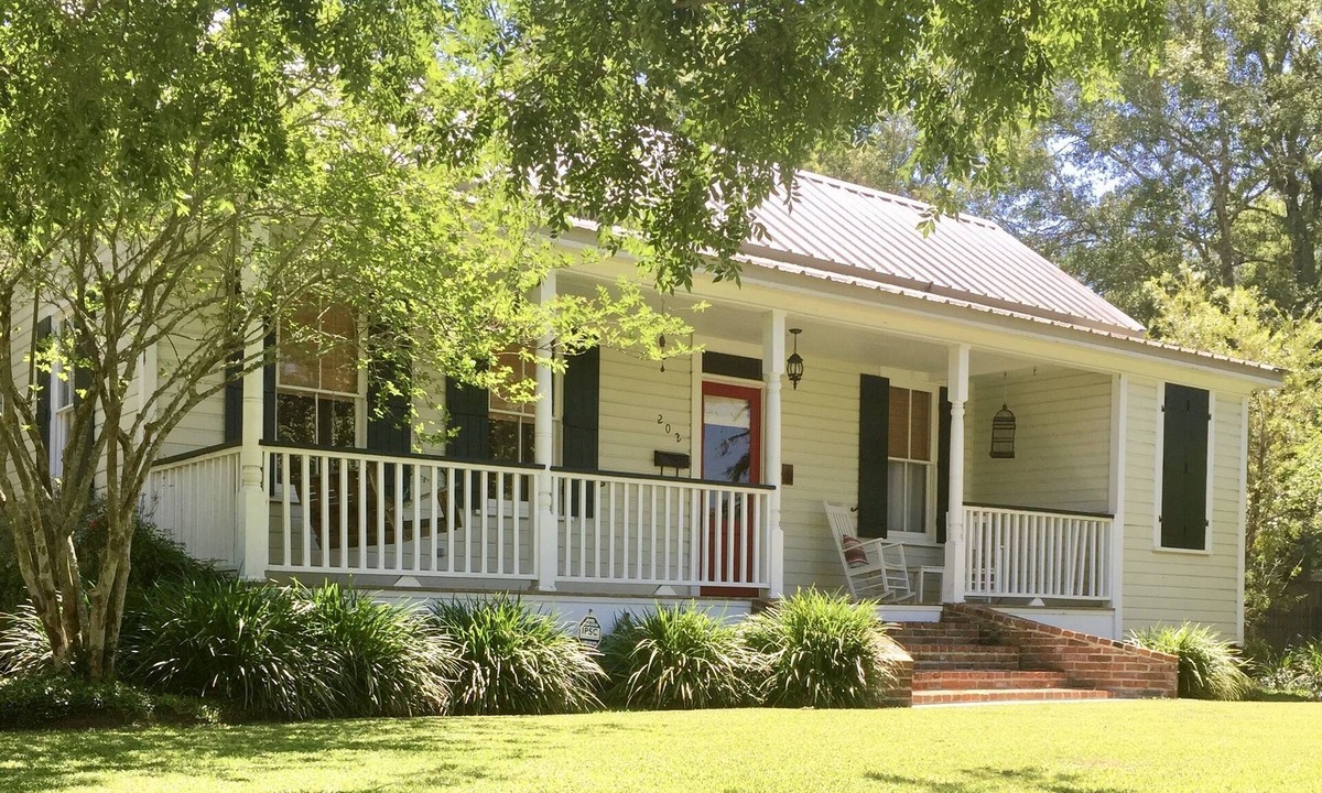 Ponchatoula House | Downtown Ponchatoula Historic Home away from Home