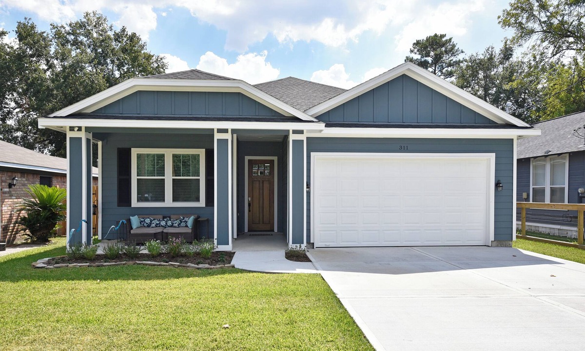 Tomball House | Downtown Tomball-Built in 2025, King Bed, Sleeps 6