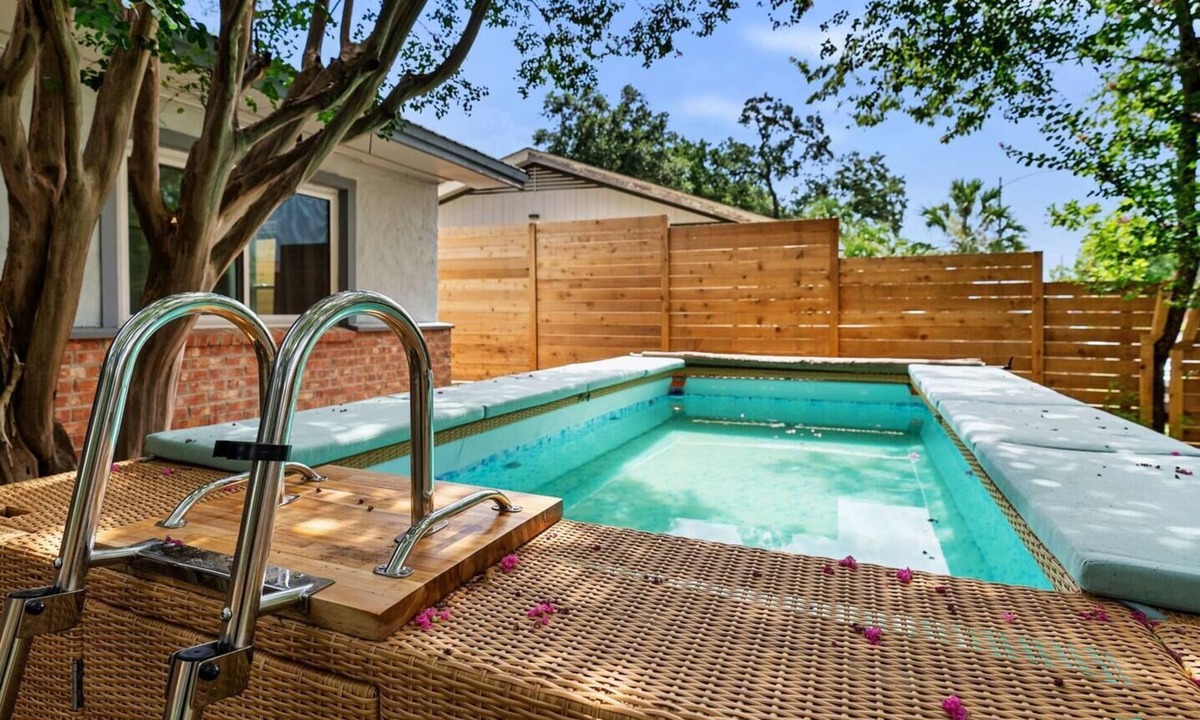 Rosewood House | E. Austin Family Hangout! Pool & BBQ -Fully fenced