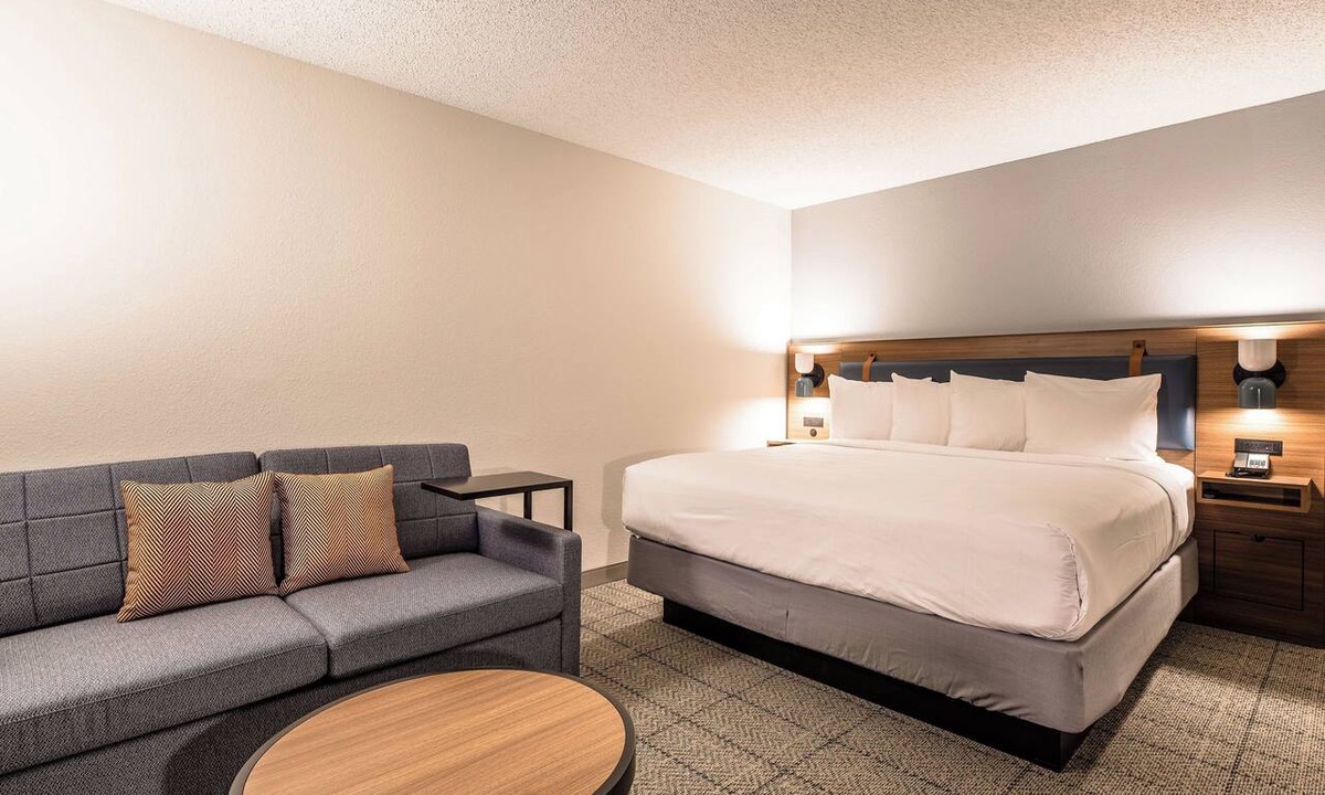 Richardson Hotel | Easily-Accessible Hotel! Outdoor Pool, Close to Galleria Dallas, Pets Allowed!