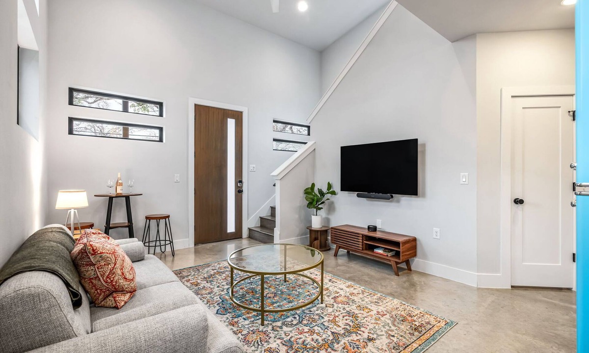 Govalle Apartment | East ATX Casita | Workspace | Near ACC Campus