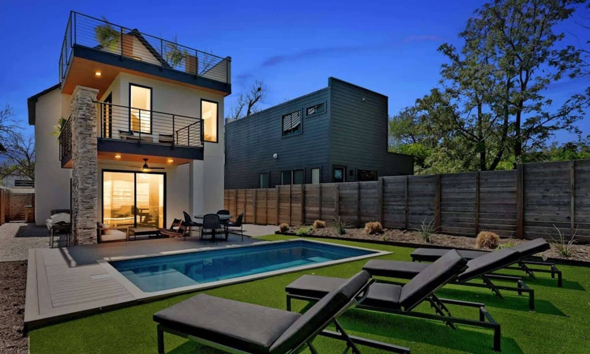 Holly House | East Austin 5BR w Private Pool, Rooftop & Views!
