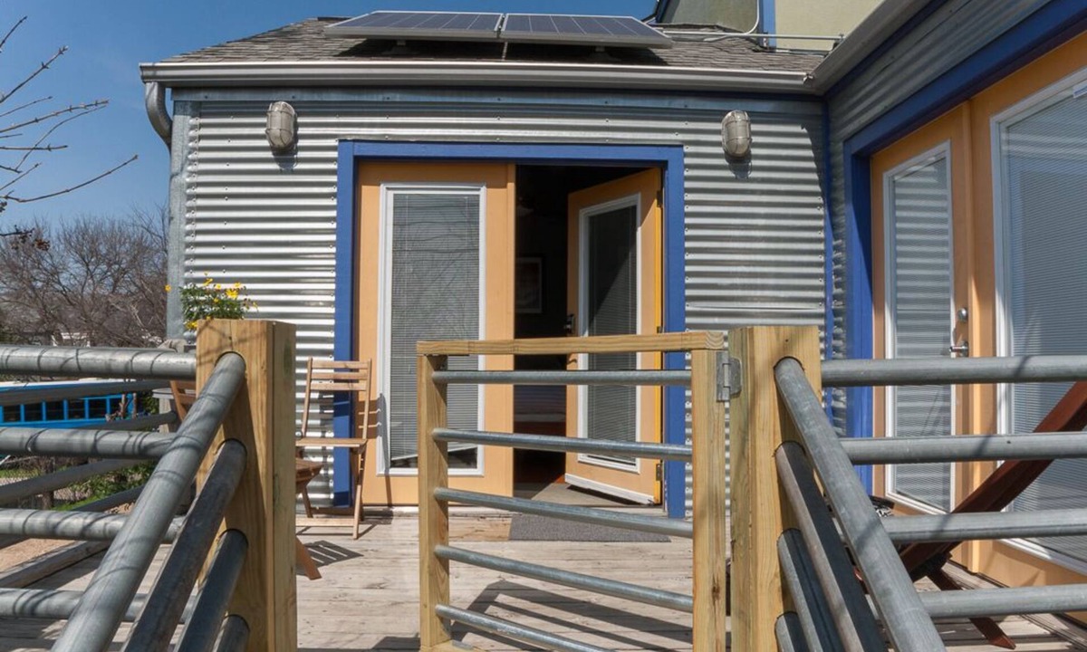 Chestnut Apartment | East Side Modern Studio with Private Deck