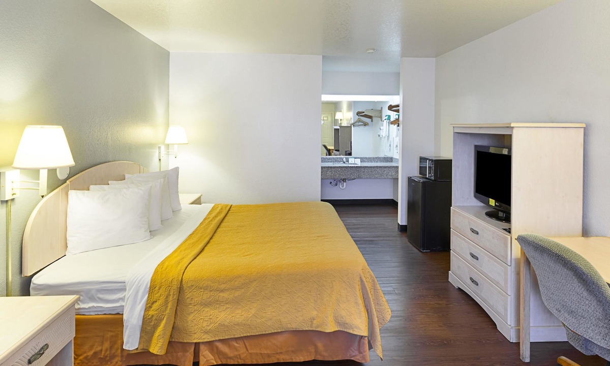 Harlandale Hotel | Econo Lodge San Antonio South