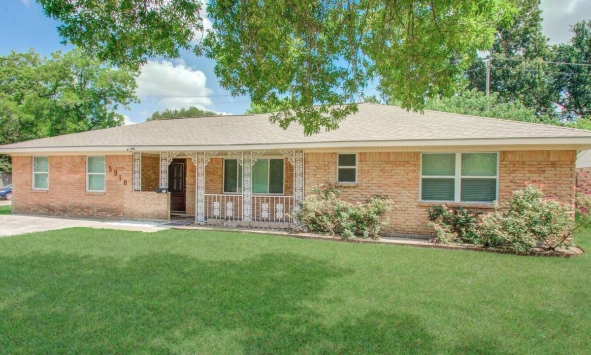 Garden Oaks House | Elegant 3BR 2BA-10 min ~ Downtown & Galleria Houston